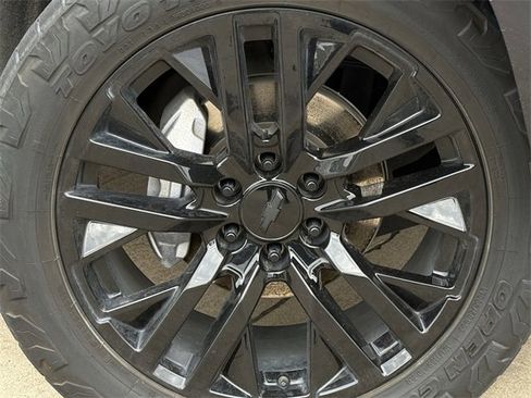 Used 2023 Chevrolet Tahoe Z71 image 9