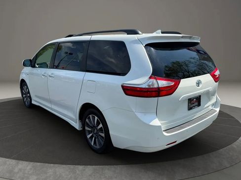 Used 2018 Toyota Sienna XLE w/ XLE Navigation Package AWD/4WD image 9