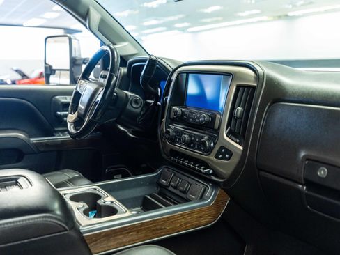 Used 2018 GMC Sierra 3500 Denali AWD/4WD image 14