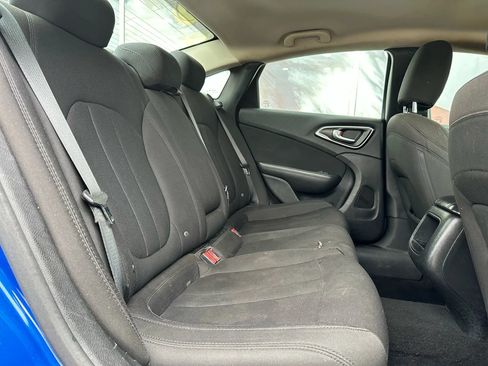 Used 2015 Chrysler 200 Limited w/ Convenience Group FWD image 10