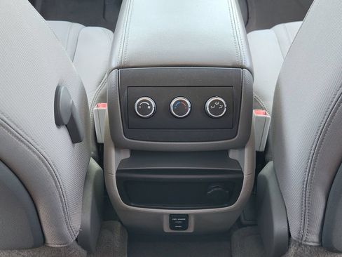 Used 2016 GMC Acadia SLE FWD image 28