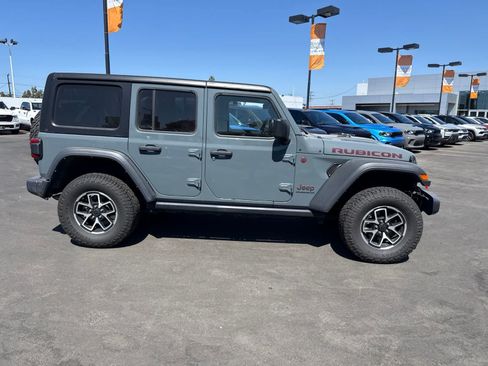 Used 2024 Jeep Wrangler Unlimited Rubicon AWD/4WD image 11