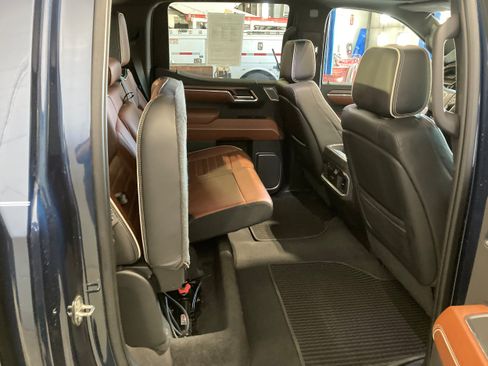Used 2023 GMC Sierra 1500 Denali Ultimate AWD/4WD image 9