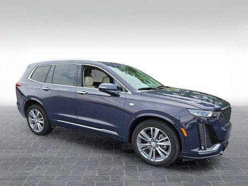 Used 2024 Cadillac XT6 Premium Luxury w/ Technology Package AWD/4WD image 3