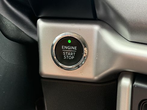 Used 2022 Ford Expedition XLT AWD/4WD image 25