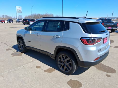 New 2026 Jeep Compass Latitude image 4