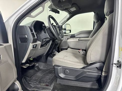 Used 2017 Ford F250 XLT AWD/4WD image 9