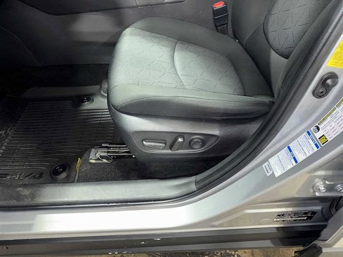 Used 2022 Toyota RAV4 XLE AWD/4WD image 23