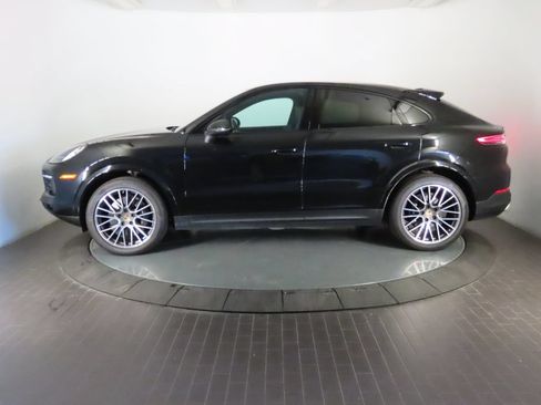 Certified 2023 Porsche Cayenne Coupe AWD/4WD image 2
