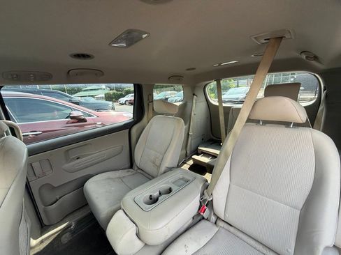 Used 2019 Kia Sedona LX FWD image 12