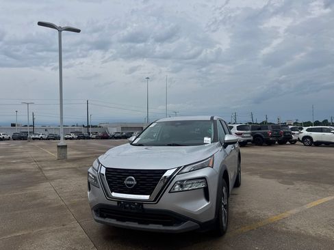 Used 2023 Nissan Rogue SV FWD image 6