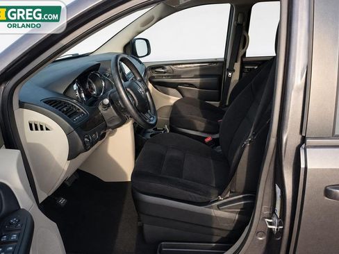 Used 2018 Dodge Grand Caravan SE w/ UConnect Hands-Free Group FWD image 8