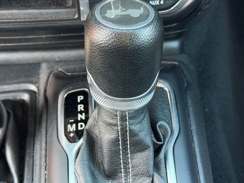 Used 2022 Jeep Wrangler Unlimited Sahara w/ Cold Weather Group AWD/4WD image 18