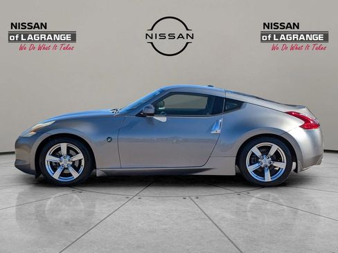 Used 2009 Nissan 370Z Touring image 8