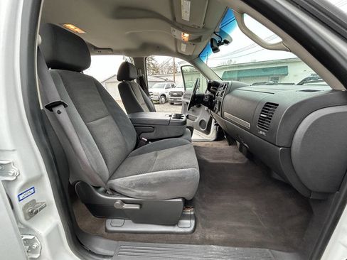 Used 2007 GMC Sierra 2500 SLE w/ Z71 Off-Road Package image 19