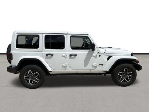 Used 2025 Jeep Wrangler Unlimited Sahara AWD/4WD image 4