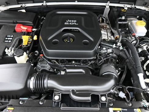 Used 2022 Jeep Wrangler Unlimited Sahara AWD/4WD image 21