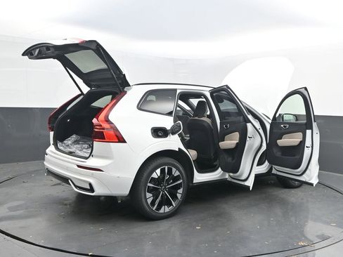 New 2026 Volvo XC60 B5 Plus w/ Protection Package Premier AWD/4WD image 38