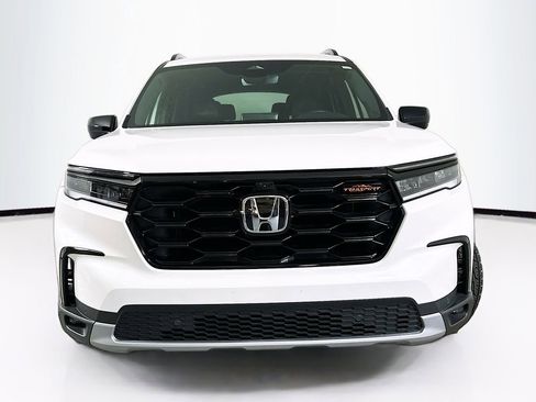 Used 2025 Honda Pilot TrailSport image 5