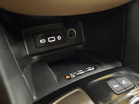 Used 2023 Chevrolet Equinox Premier FWD image 74
