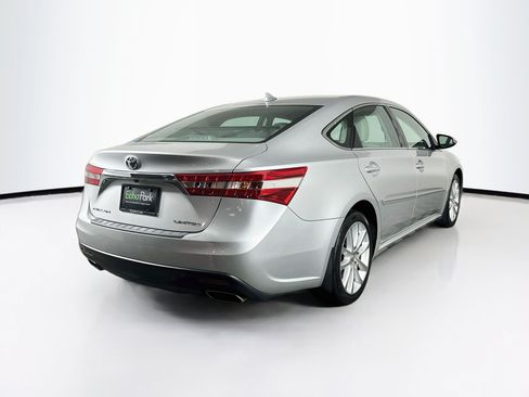 Used 2013 Toyota Avalon Limited w/ Technology Pkg FWD image 9