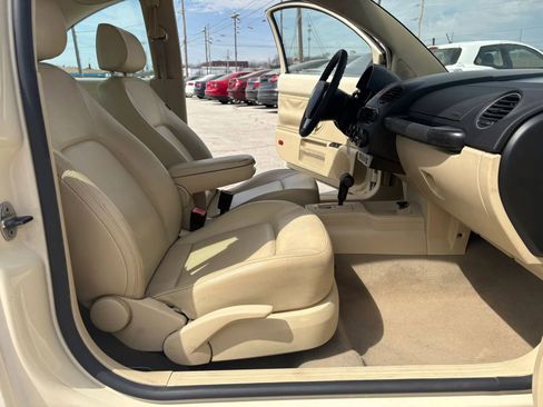Used 2008 Volkswagen Beetle S image 16