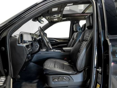 Used 2022 Cadillac Escalade ESV Sport Platinum w/ Heavy-Duty Trailer Package AWD/4WD image 5