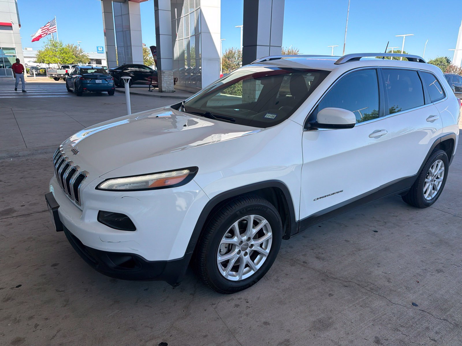 Used 2016 Jeep Cherokee Latitude w/ Safety/Convenience Group FWD image 1