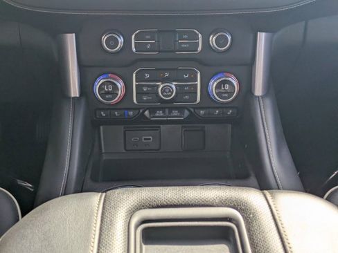 Used 2024 GMC Yukon SLT image 16