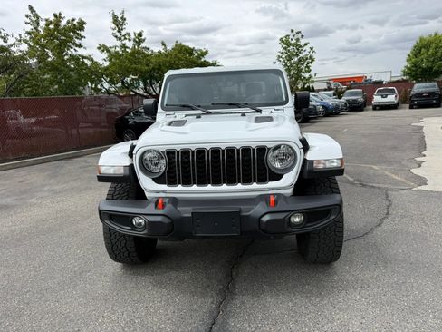 Used 2022 Jeep Gladiator Rubicon w/ Cold Weather Group AWD/4WD image 2
