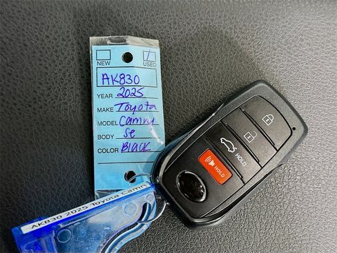 Used 2025 Toyota Camry SE image 35