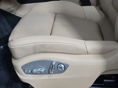 New 2026 Porsche Macan image 23