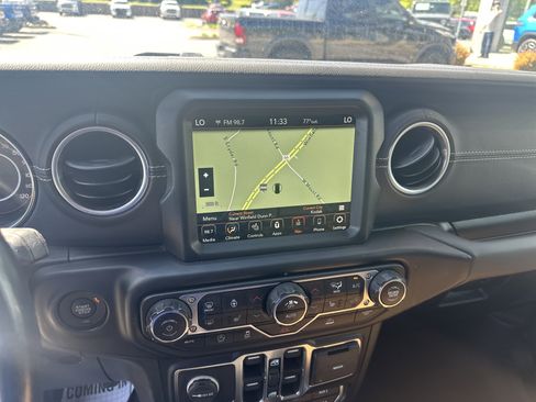 Used 2022 Jeep Wrangler Unlimited Sahara w/ Cold Weather Group AWD/4WD image 39