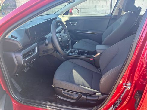 Used 2025 Kia K4 FWD image 27