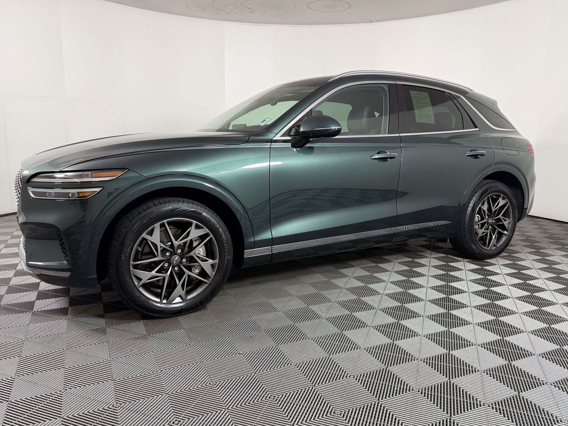 Used 2023 Genesis GV70 2.5T w/ Select Package AWD/4WD image 25