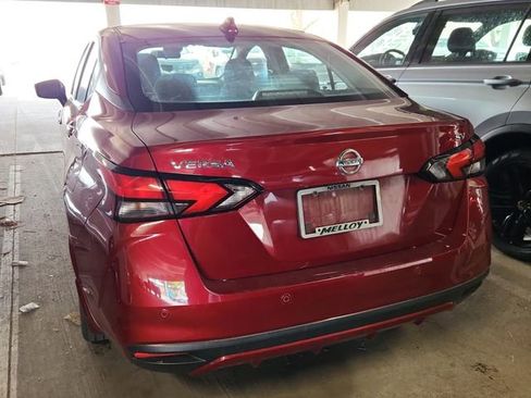 Used 2020 Nissan Versa SV FWD image 4