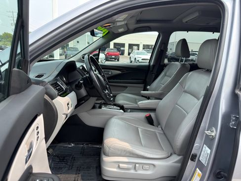 Used 2021 Honda Pilot Touring image 10