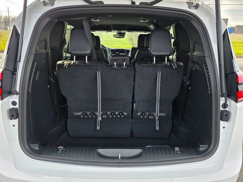 New 2026 Chrysler Pacifica Select image 30