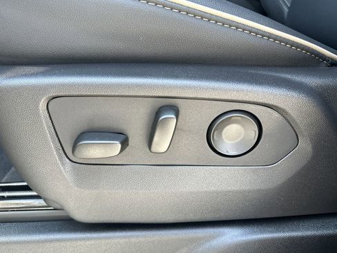 New 2025 Chevrolet Suburban Premier image 22