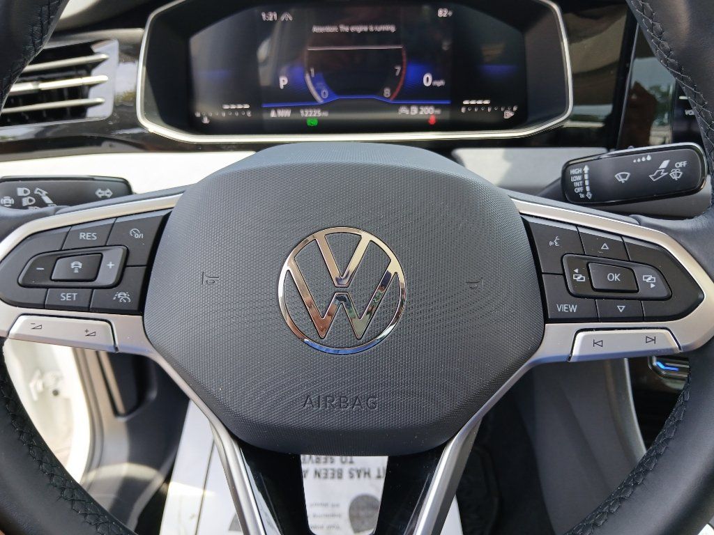 Certified 2025 Volkswagen Jetta SE w/ Sunroof Package FWD image 14