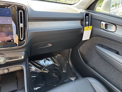 New 2025 Volvo XC40 B5 Core w/ Protection Package Premier image 26