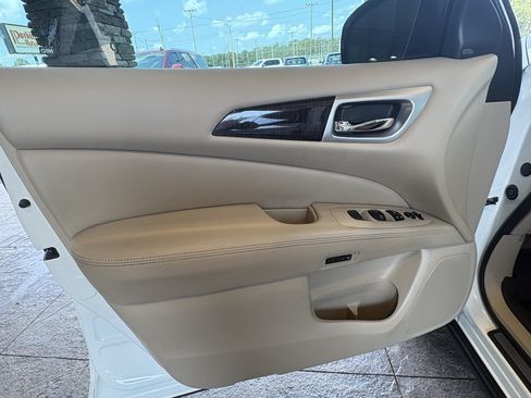 Used 2015 Nissan Pathfinder SL w/ SL Tech Package FWD image 21