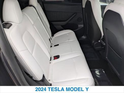 Used 2024 Tesla Model Y Long Range AWD/4WD image 24