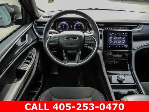 Used 2025 Jeep Grand Cherokee Laredo w/ Luxury Tech Group I AWD/4WD image 37
