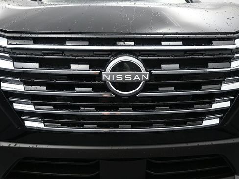 Used 2025 Nissan Rogue SV w/ SV Premium Package FWD image 9