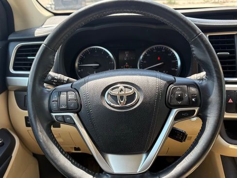 Used 2015 Toyota Highlander Limited w/ Driver Technology Package image 19