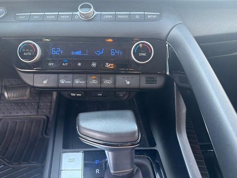 Used 2022 Hyundai Elantra Limited FWD image 24