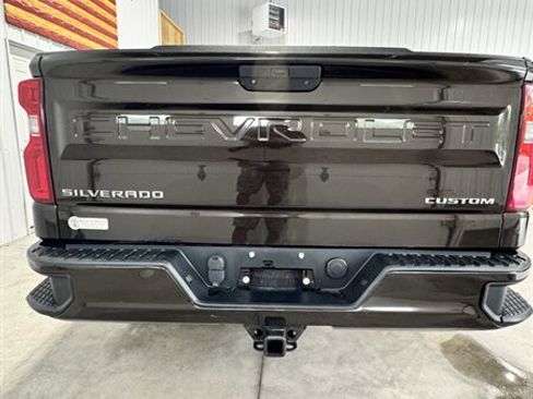 Used 2019 Chevrolet Silverado 1500 Custom w/ Custom Value Package AWD/4WD image 5