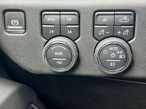Used 2024 Chevrolet Silverado 2500 LT w/ Z71 Sport Edition AWD/4WD image 20