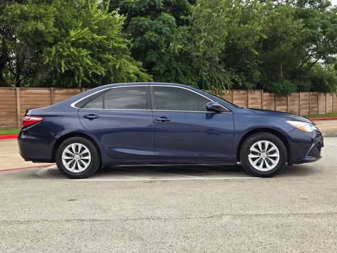Used 2016 Toyota Camry LE FWD image 2